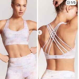 NWOT Forever 21 Women’s Strappy Pink
Sports Bra Coral Pink. Sz: S